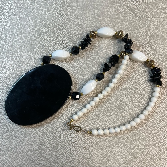 Unsigned Lee Sands Floral Mother of Pearl Vintage Necklace & Earrings Set - Picture 5 of 6